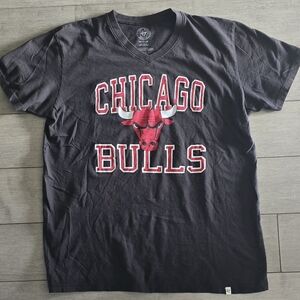 47 brand Chicago bulls Vneck t shirt MEDIUM